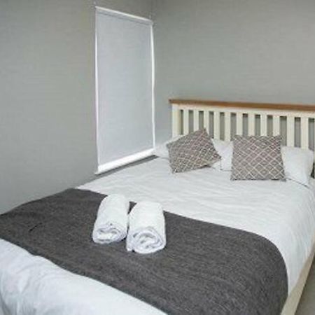 Amazing 3 Bedroom Home, Prime Bt1 Postcode And City Centre Location Belfast Exterior photo