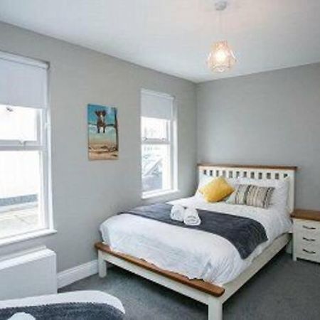 Amazing 3 Bedroom Home, Prime Bt1 Postcode And City Centre Location Belfast Exterior photo